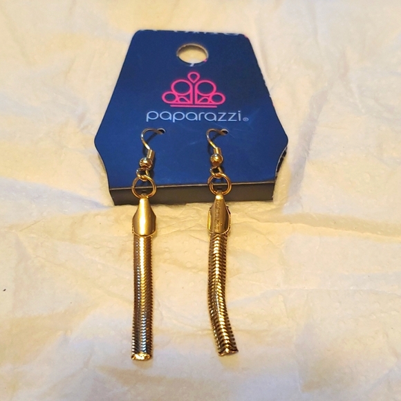 Paparazzi NWT gold earrings